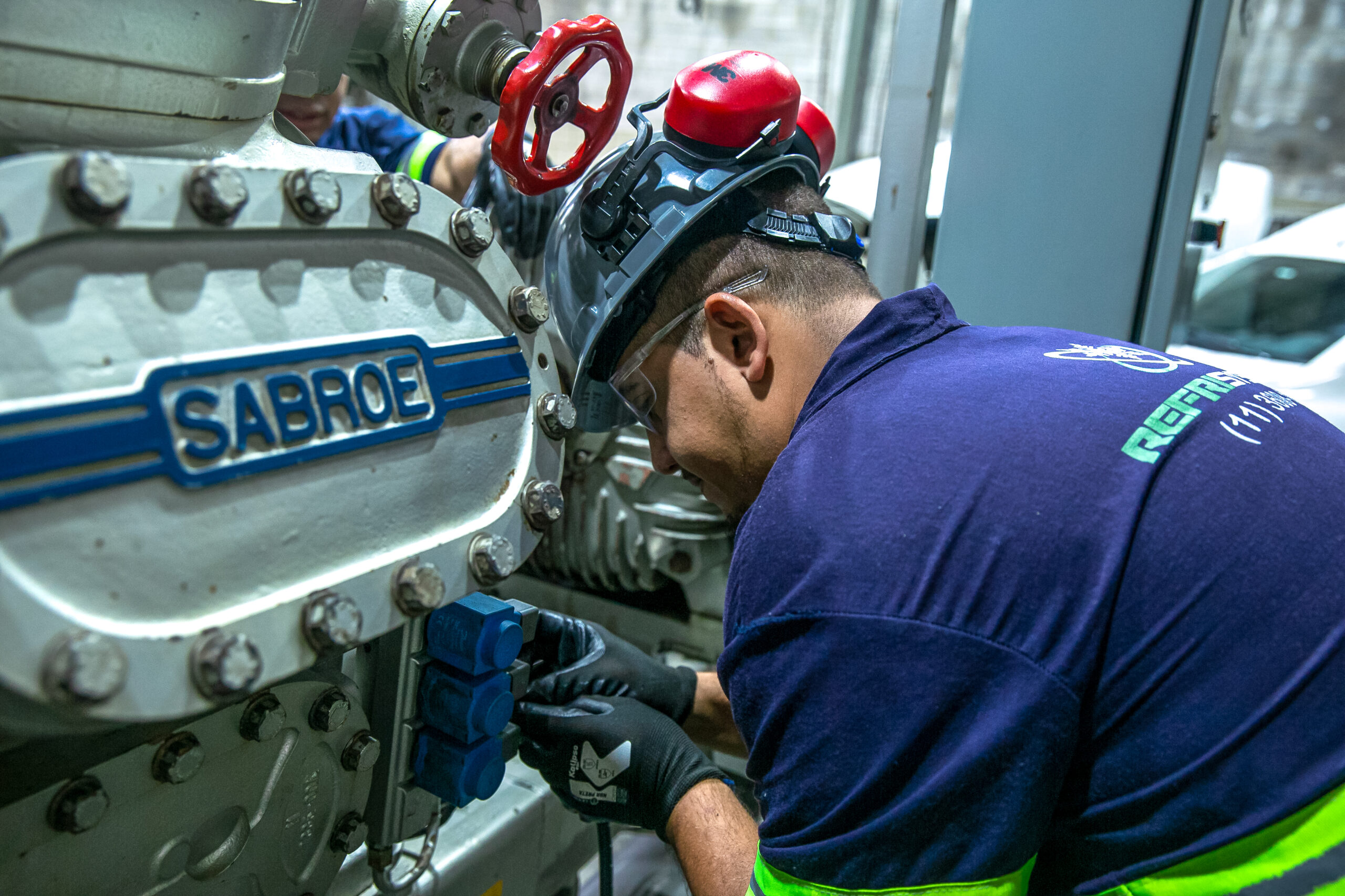 Vazamento no selo mecânico do compressor alternativo tipo aberto: causas, riscos e como resolver.